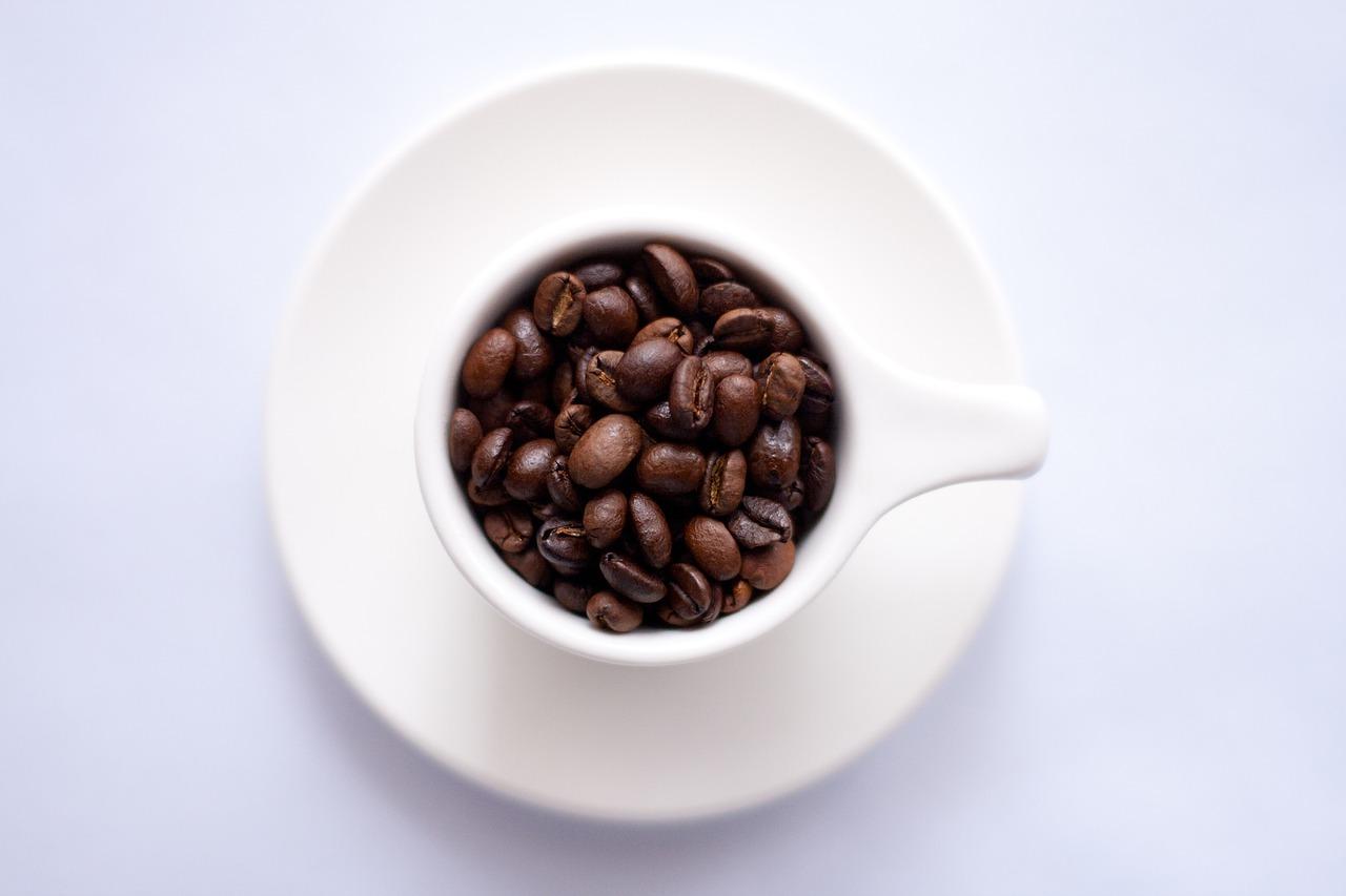 Jak stosowanie odwapniaczy wpływa na ekspres do kawy?