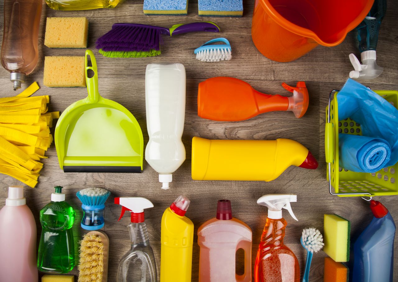 Jakie akcesoria do sprzątania powinny się znaleźć w każdym domu?