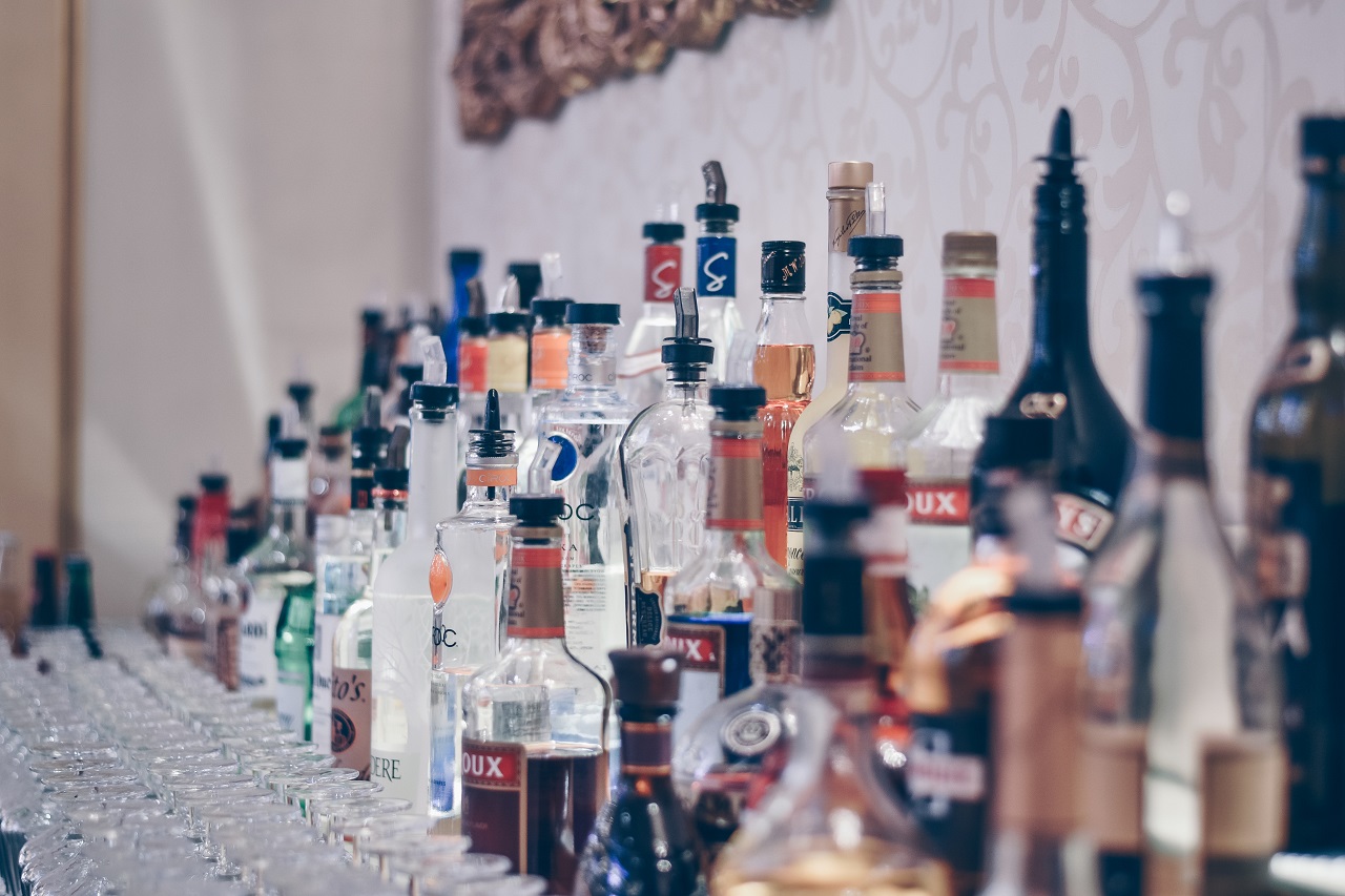 Jaki alkohol na wesele wybrać, aby wszyscy goście byli zadowoleni?