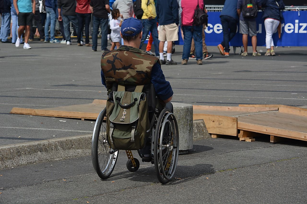 Nagły uraz kończyn dolnych – skąd wziąć wózek inwalidzki?
